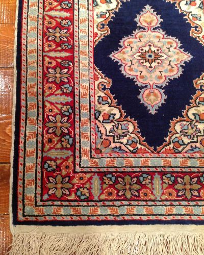 Elegant Ipek Wool Rug