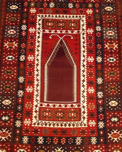 Elegant Ipek Kilim Craft