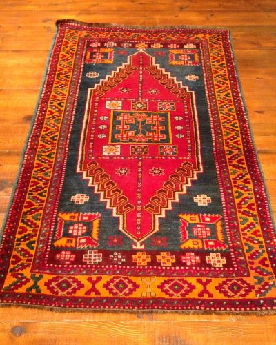 Elegant Old Wool Rug