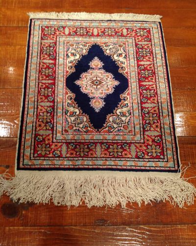 Elegant Ipek Wool Rug