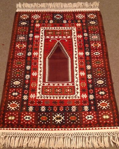 Elegant Ipek Kilim Craft